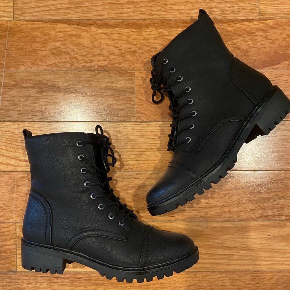 NWOT - Universal Threads Combat Boots